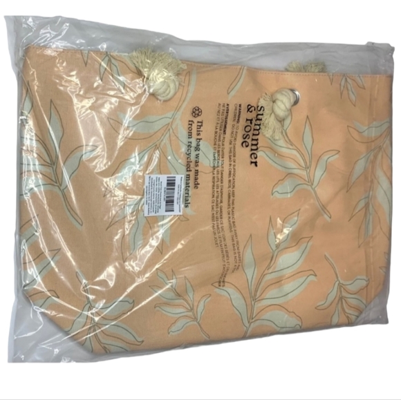 Sold 2/$60! Summer & Rose Rory Beach Tote - Picture 3 of 6